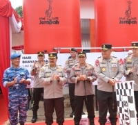 HUT Bhayangkara ke- 77, Polda Kepri Salurkan Baksos, Bansos dan Fasilitas Air Bersih ke Masyarakat Tg. Uma Kota Batam