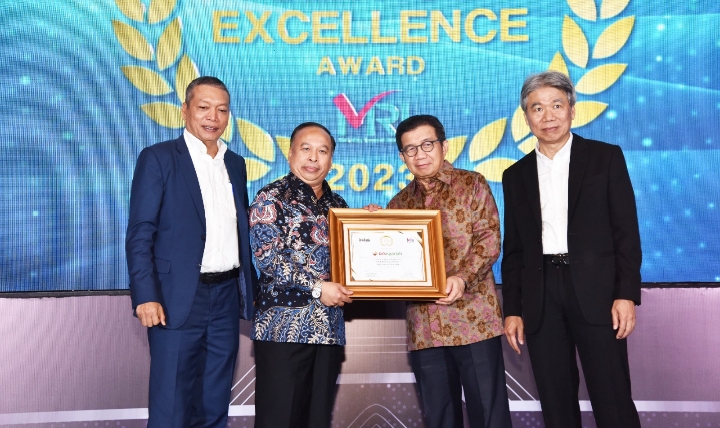BRK Syariah Raih Dua Penghargaan The 1st Best Convenient Branch Experience dan Call Center dari Infobank