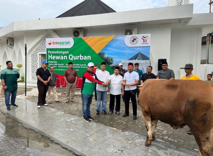 Karyawan BRK Syariah Potong Lima Ekor Sapi dan Dua Ekor Kambing Kurban