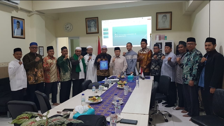 Pelantikkan Pengurus BKsPPI Riau Bakal digelar di Ponpes AUFIA Foto bersama saat pengukuhan pengurus Badan Kerja Sama Pondok Pesantren Indonesia (BKsPPI) Riau di Bogor, belum lama ini.
