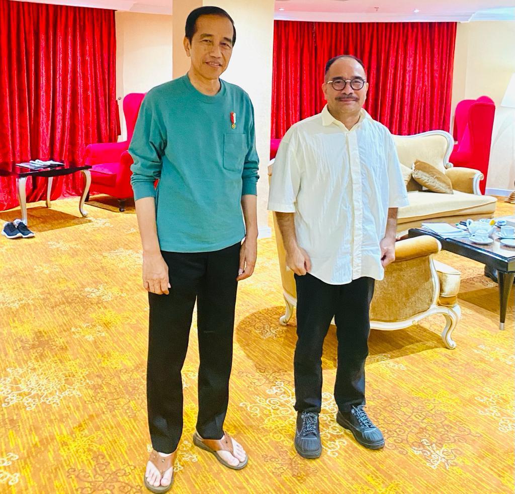 Firman Jaya Daeli bersama Presiden Joko Widodo. Foto: Istimewa