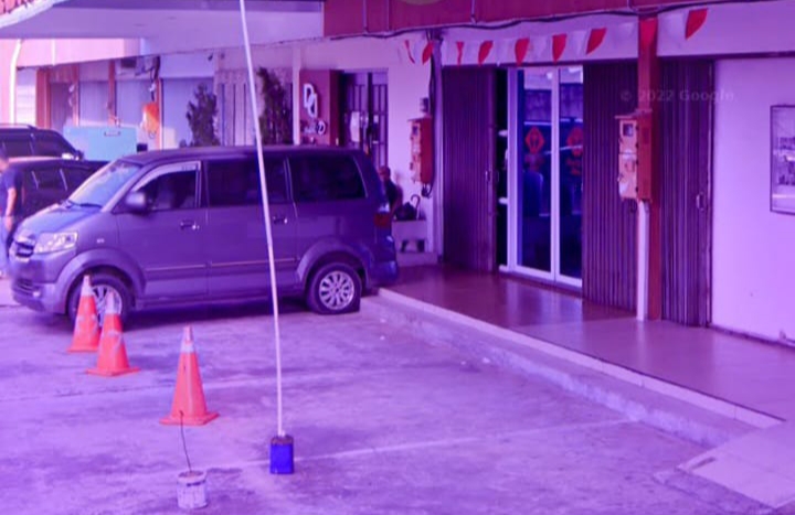 Gelper Beroperasi di Batam Diduga Kantongi Ijin Hiburan Anak Sebagai Kedok Legalkan Perjudian (Foto Dok Istimewa) Dengan Mobil Warna Silver Abu-Abu, Rokok di belakang mobil itu tepat di depan teras Yayasan I Link Batam, dilakukan pembagian uang tunainya