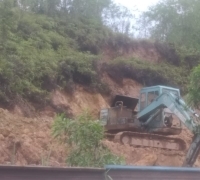 Warga Sei Harapan Resah, Dampak Cut N Fill Kawasan Sekupang Dagangan Mereka Diselimuti Debu Saat Hujan Jalanpun Licin