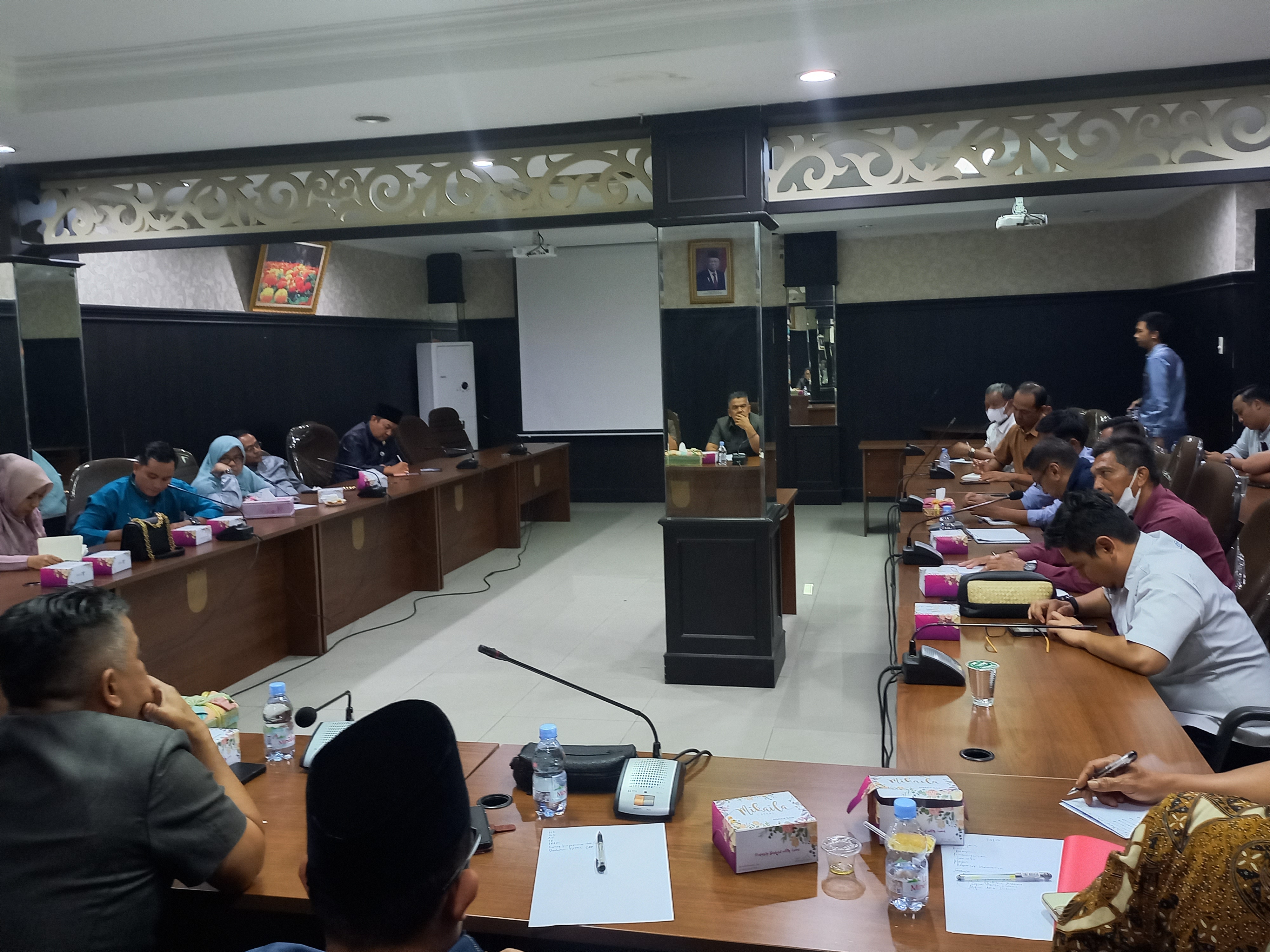 Suasana hearing Komisi I DPRD Kota Pekanbaru bersama pihak PDAM Tirta Siak dan Penangung jawab pembangunan IPAL di kota Pekanbaru