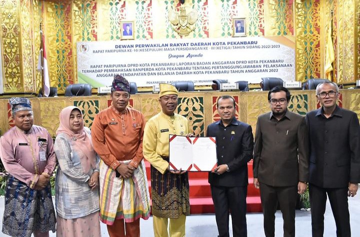 Foto Bersama Usai Pembacaan Laporan Banggar