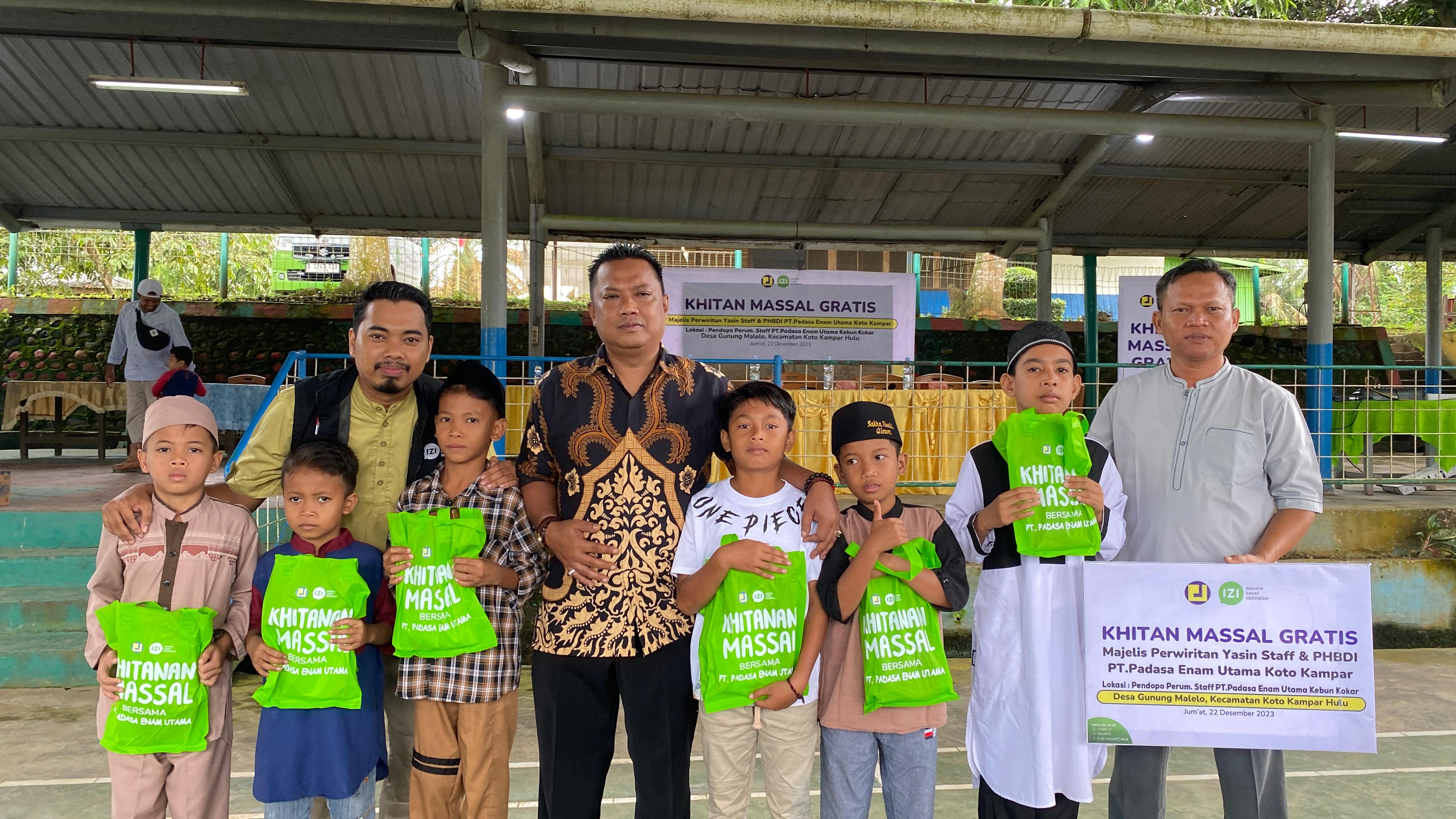 43 Anak dapat Khitan Gratis oleh PHBDI PT. Padasa dan IZI Riau
