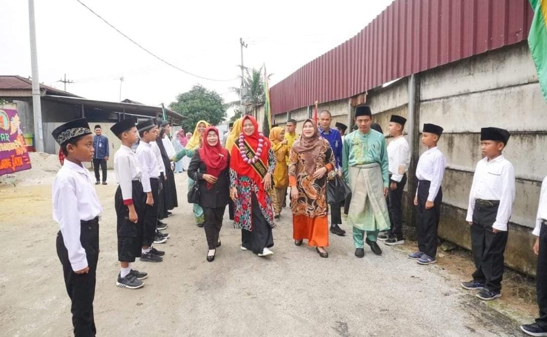 Kedatangan Bunda PAUD Kabupaten Kampar bersama rombongan di TK Muhairoh.