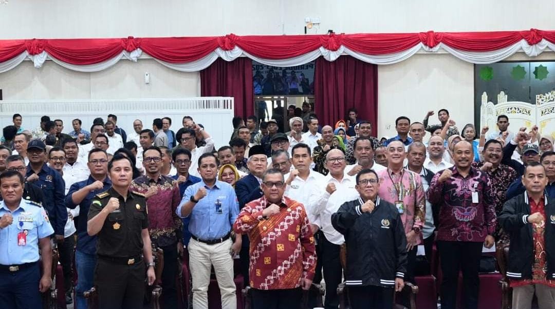 Pj Sekda Kampar Hadiri Pelantikan Pengurus PWI Provinsi Riau Pj Sekda Kabupaten Kampar Drs. H. Yusri, M.Si menghadiri acara pelantikan Pengurus Persatuan Wartawan Indonesia (PWI) Provinsi Riau periode 2023-2028 yang berlangsung di Balai Serindit Jalan Diponegoro Pekanbaru, Kamis (11/01/2024).