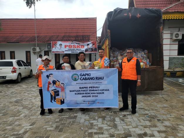 GAPKI Riau Salurkan Bantuan Kepada Korban yang Terdampak Banjir Gabungan Pengusaha Kelapa Sawit Indonesia (GAPKI) Provinsi Riau salurkan bantuan kepada korban banjir.