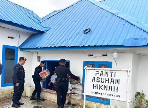 Akibat Banjir, Brimob Salurkan Bantuan Sosial Kepada Panti Asuhan Hikmah Semenjak berhenti beroperasi, Brimob Salurkan Bantuan Sosial ke panti asuhan Hikmah.