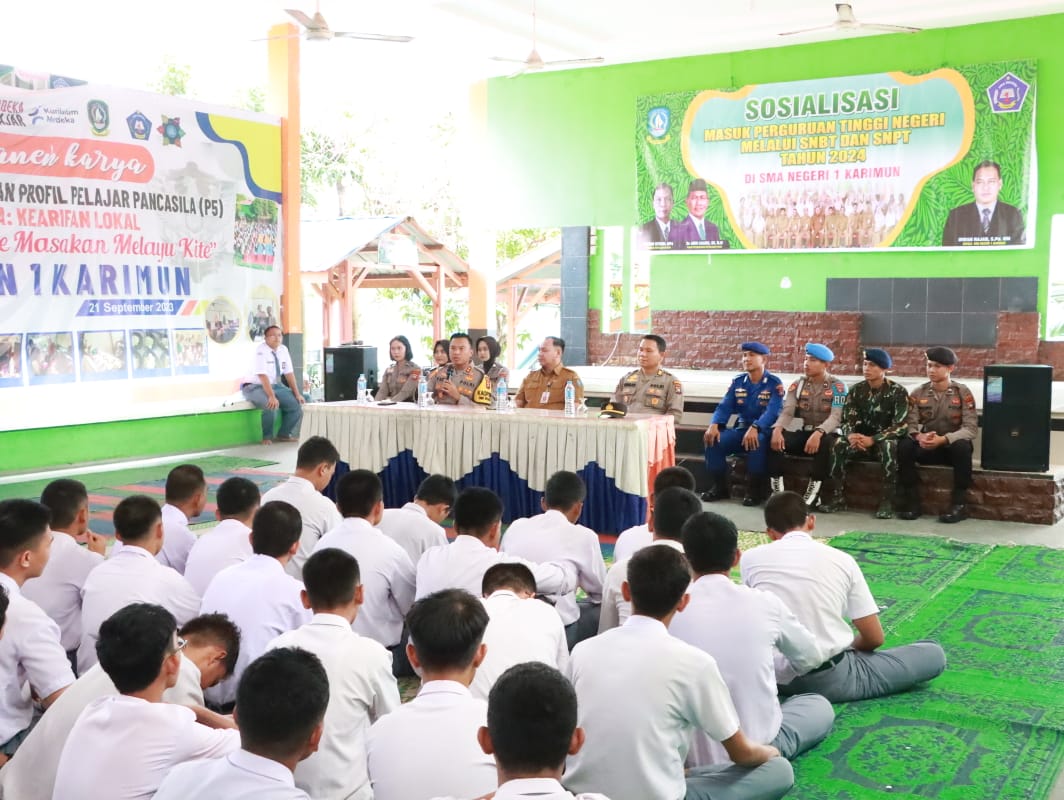 Tingkatkan Animo Pendaftaran, Polres Karimun Gencar Sosialisasi Penerimaan Polri Tahun 2024 Polres Karimun terus melaksanakan sosialisasi penerimaan calon Anggota Polri terpadu di beberapa sekolah.