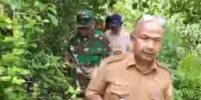 Telusuri semak belukar bersama Camat Kuala Kampar.
