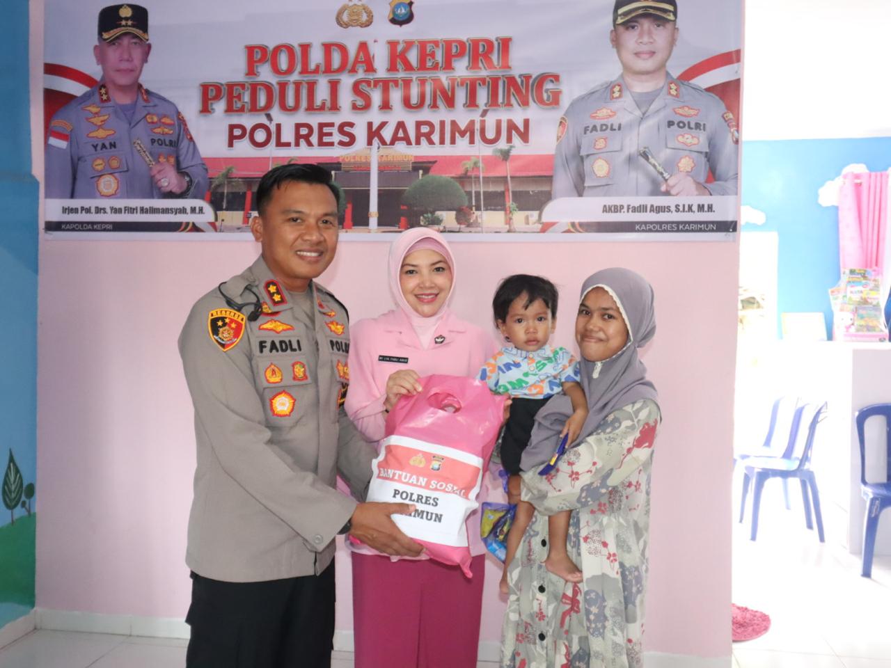 Peduli Stunting, Kapolres Karimun Bersama Bhayangkari Beri Vitamin A