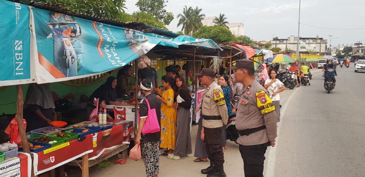 106 Personel Polres Karimun Laksanakan Pengamanan Pasar Tumpah Jelang Berbuka Puasa