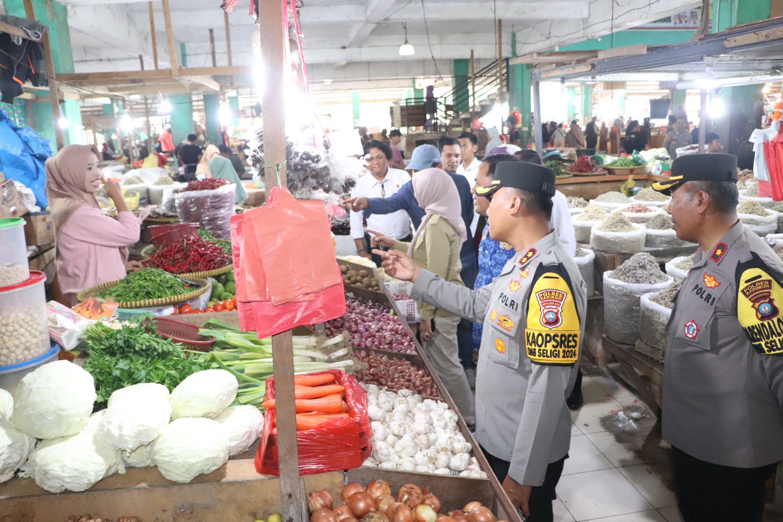 Kapolres Karimun Laksanakan Pengecekan Harga Dan Stok Pangan Di Pasar Tradisional