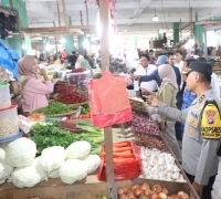 Kapolres Karimun Laksanakan Pengecekan Harga Dan Stok Pangan Di Pasar Tradisional