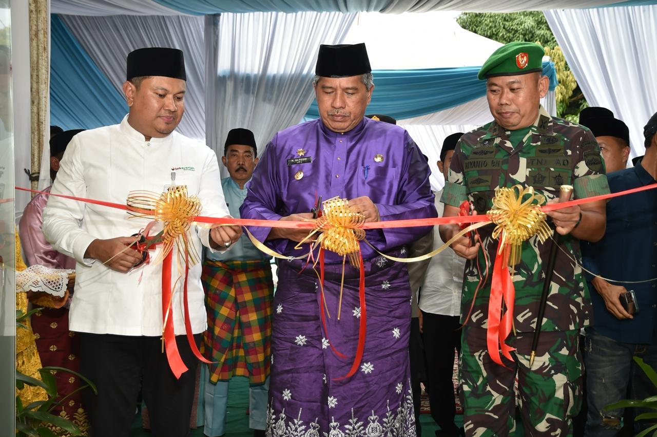 Bupati Siak Alfedri Turut Meresmikan Kantor Kedai Bank Riau Kepri Syariah di Kampung Belutu