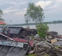 Tembilahan Hulu Di Landa Longsor, Sejumlah Rumah Terjun ke Sungai