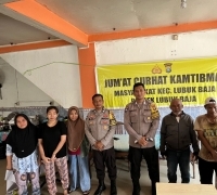 Polsek Lubuk Baja Melaksanakan jumat Curhat di Pasar Pelita Kecamatan Lubuk Baja Kota Batam