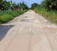 Warga Pinggiran Pekanbaru Keluhkan Kondisi Jalan Yang Rusak Parah