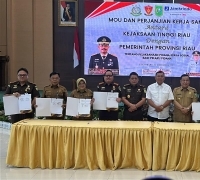 Pemkab Pelalawan Teken MoU Penerapan Pidana Kerja Sosial Bersama Kejati Riau