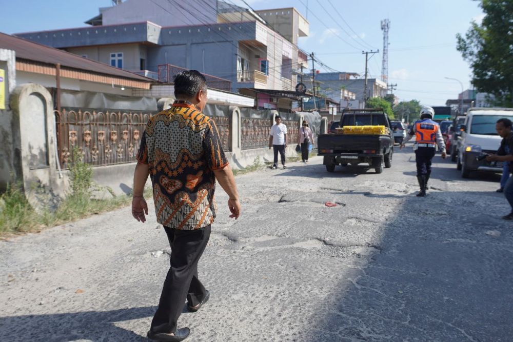 Gaungkan #GesaJalan, PLT Gubernur Riau Perintahkan PUPR-PKPP Perbaiki Jalan Rusak