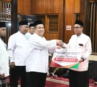 Safari Ramadan di Rohul, Plt Gubri Serahkan Bantuan CSR BRK Syariah