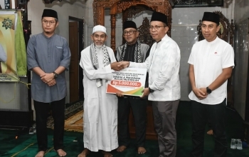 Safari Ramadan di Tanjungpinang, Wali Kota dan BRK Syariah Serahkan Bantuan di Masjid Al Hidayah