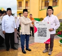 Apresiasi Program Digitalisasi Masjid, Mendagri Serahkan QRIS ZISWAF BRK Syariah di Kepri