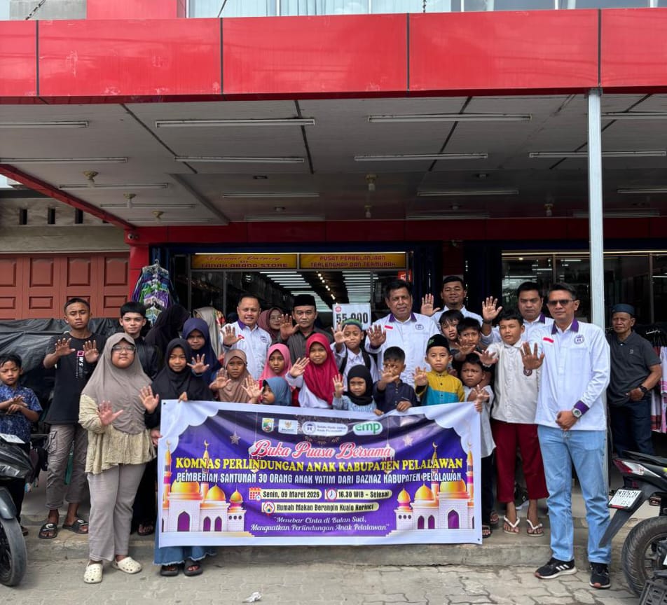 Baznas dan Komnas PA Pelalawan Ajak 30 Anak Yatim Belanja Lebaran di Pangkalan Kerinci