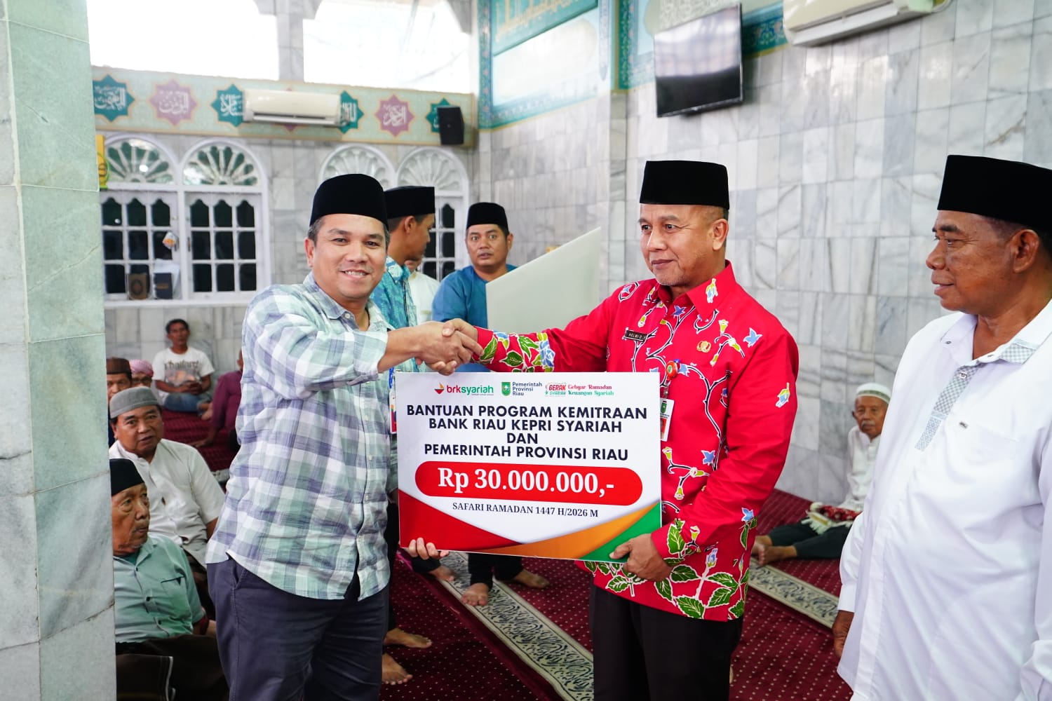 Komitmen CSR BRK Syariah di Bulan Ramadan, Salurkan Bantuan Rp30 Juta Untuk Masjid Al-Ikhlas
