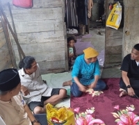 Bupati Zukri Serahkan Bantuan Kepada Masyarakat Pangkalan Kerinci Timur