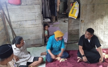 Bupati Zukri Serahkan Bantuan Kepada Masyarakat Pangkalan Kerinci Timur