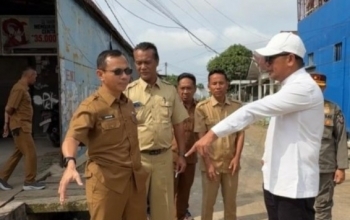 Bupati Zukri Turun Tangan, Drainase Tersumbat di Pangkalan Kerinci Langsung Dibongkar