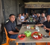  Ketua Komisi I DPRD Kampar Ajak Polsek Tapung Tanam dan Panen Jagung Pipil