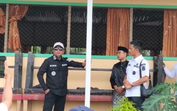 Kepala Desa Pulau Muda Dampingi Bupati Pelalawan H. Zukri SM.MM Tinjau Sekolah Dan Jalan