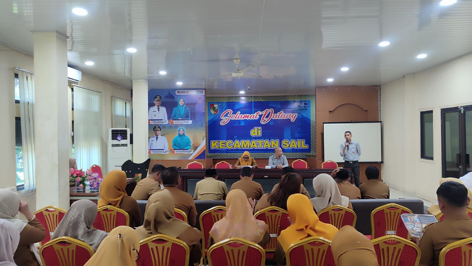 Camat Sail Ajak ASN Gunakan Produk BRK Syariah, Langsung Buka Tabungan Haji Bersama Keluarga