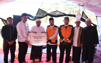 Bersempena HUT Ke-81 RI, BRK Syariah dan UPZ Salurkan Bantuan Untuk Ponpes Syekh Burhanuddin Kuntu Pascakebakaran
